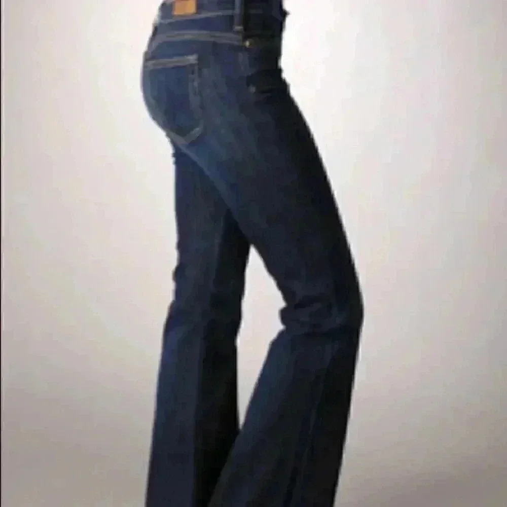 AG legend jeans with magic snap 28 NWT